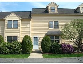 Renovated 2 Bedroom Townhouse on Quiet Upton Side in Hopkinton, MA (Photo 2 of 3)