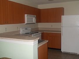 Cozy 2 Bedroom Condo with Lots of Amenities For $650 in Poinciana, FL