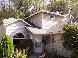 Beautiful 3 Bedroom Home in Private Location in Kent, WA