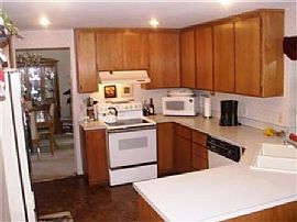 Beautiful 3 Bedroom Home in Private Location in Kent, WA (Photo 3 of 9)