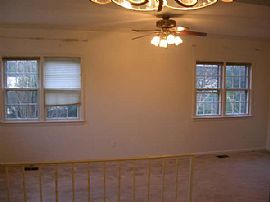 Beautiful 3 Bedroom End Unit Townhouse - Totally Updated in Vienna, VA (Photo 3 of 4)