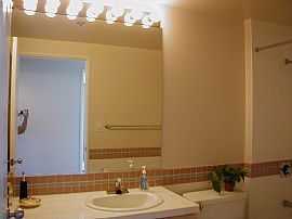 Comfy 2 Bedroom Condo with Spectacular Panoramic Views  in Seattle, WA (Photo 5 of 12)