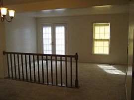 Nice Townhouse in Bethesda – Walk to Grosvenor Park Metro  in North Bethesda, MD (Photo 2 of 4)