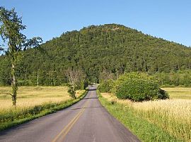 Spacious Private Suites in Historic Inn with Lake Views in Charlotte, VT (Photo 5 of 12)