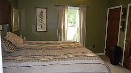 Great 3 Bedroom Home in The Heart of Mt. Pleasant in Mount Pleasant, SC (Photo 3 of 11)