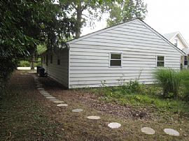 Great 3 Bedroom Ranch Home - Freshly Painted and New Carpeting in Avon Lake, OH (Photo 10 of 12)