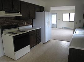 Great 3 Bedroom Ranch Home - Freshly Painted and New Carpeting in Avon Lake, OH (Photo 3 of 12)