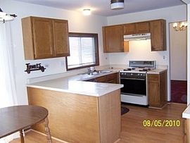 3 Bdrm Home For Rent in Algonquin, IL (Photo 2 of 7)