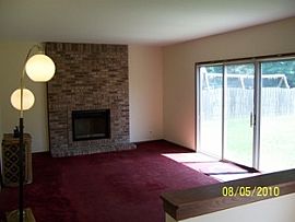 3 Bdrm Home For Rent in Algonquin, IL (Photo 4 of 7)