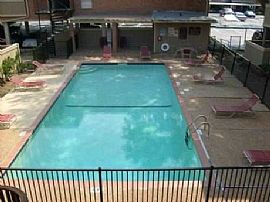 2 Bedroom Near Nassau Bay to Clear Lake City in Houston, TX (Photo 10 of 12)