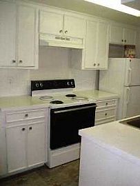 2 Bedroom Near Nassau Bay to Clear Lake City in Houston, TX (Photo 3 of 12)