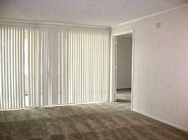 2 Bedroom Near Nassau Bay to Clear Lake City in Houston, TX (Photo 6 of 12)