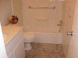 2 Bedroom Near Nassau Bay to Clear Lake City in Houston, TX (Photo 7 of 12)