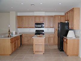 Attractive One-Story 2500 Sqft, 2 Blocks From Elementary School in Murrieta, CA (Photo 4 of 12)