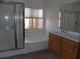 Attractive One-Story 2500 Sqft, 2 Blocks From Elementary School in Murrieta, CA (Photo 7 of 12)