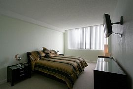 Beautifully Styled 1 Bedroom Condo on 332 South Oxford Avenue in Los Angeles, CA (Photo 3 of 6)