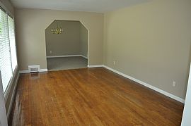 Nice 3 Bedroom Ranch Style Home - Close to Everything in Atlanta, GA (Photo 2 of 4)