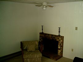 Comfortable 1 Bedroom Ground Floor Condo with Covered Patio in Everett, WA (Photo 2 of 11)