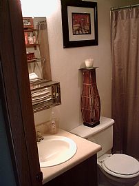 Comfortable 1 Bedroom Ground Floor Condo with Covered Patio in Everett, WA (Photo 3 of 11)