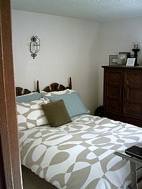 Comfortable 1 Bedroom Ground Floor Condo with Covered Patio in Everett, WA (Photo 4 of 11)