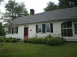 $1300 / 2br - 1,400 Sq.Ft. Home, 1 Bay Garage (hillsboro) in Hillsborough, NH (Photo 8 of 12)