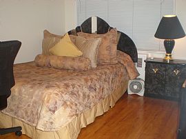 Spacious Townhouse Bedroom For Rent in Bridgeport, CT