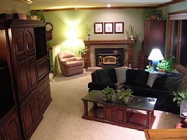 Exceptional 3 Bedroom - Tri Level Home on 1 Acre (utils. Incl.) in Everett, WA (Photo 4 of 9)