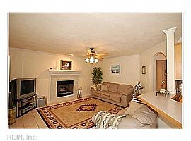 Gorgeous 5 Bedroom Home in Desired Community of Chesapeake in Chesapeake, VA (Photo 7 of 10)