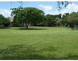 Large 2 Bedroom Corner Townhouse in Sabal Chase in Kendall, FL (Photo 2 of 9)