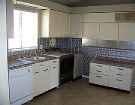 Spotless 3 Bedroom Home in Sunset Hills - AAA Lindbergh Schools in Sunset Hills, MO (Photo 5 of 10)