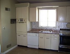 Spotless 3 Bedroom Home in Sunset Hills - AAA Lindbergh Schools in Sunset Hills, MO (Photo 6 of 10)