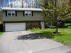 Great 3 Bedroom Home Near Bunker Hill in Waterbury, CT