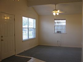 Sensational 3 Bedroom Home with Big Fenced-In Backyard in Kenner, LA (Photo 4 of 12)