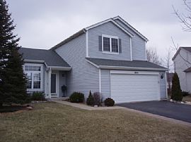Great 3 Bedroom Home with Fenced Yard and Pets Are Welcome in Plainfield, IL
