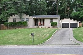 Impeccable 3 Bedroom Home with Crown Molding in Crestview Hills in Birmingham, AL