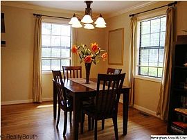 Impeccable 3 Bedroom Home with Crown Molding in Crestview Hills in Birmingham, AL (Photo 3 of 10)