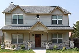 Beautiful 3 Bedroom Home with 2 Car Garage in Bellville, TX