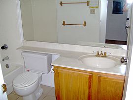 Refreshing 2 Bedroom Condo with Loft in Hidden Shores in Phoenix, AZ (Photo 3 of 12)