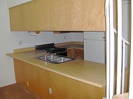 Refreshing 2 Bedroom Condo with Loft in Hidden Shores in Phoenix, AZ (Photo 9 of 12)