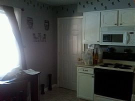 Great 3 Bedroom Single Family Home with 2 Car Garage in Albany, NY (Photo 2 of 6)