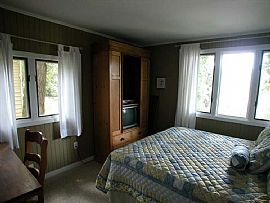 Charming 4 Bedroom Lake House with Gorgeous Lake Views! in New Fairfield, CT (Photo 5 of 8)