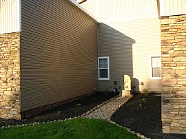 Luxurious 3 Bedroom Duplex Apartment with Vaulted Ceiling in North Canton, OH (Photo 2 of 9)