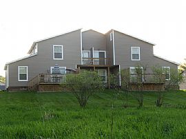 Luxurious 3 Bedroom Duplex Apartment with Vaulted Ceiling in North Canton, OH (Photo 3 of 9)