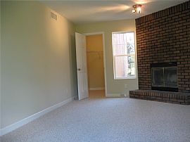 Luxurious 3 Bedroom Duplex Apartment with Vaulted Ceiling in North Canton, OH (Photo 4 of 9)