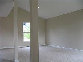 Luxurious 3 Bedroom Duplex Apartment with Vaulted Ceiling in North Canton, OH (Photo 8 of 9)