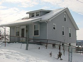 Gracious 3 Bedroom Home With Newly Painted Rooms in Hamilton, OH