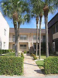 Lovely 2 Bedroom Home at Kings Point in 55+ Community in Delray Beach, FL (Photo 5 of 7)