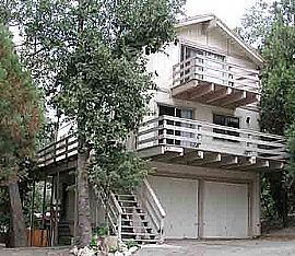 Beautiful 5 Bedroom Home with Bonus Room in Crestline, CA