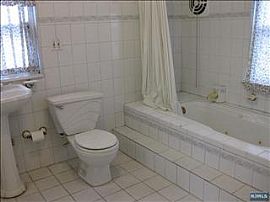 Delightful 3 Bedroom Home with Big Front and Back Yard in Fort Lee, NJ (Photo 5 of 8)