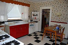 Central/fully Furnished 1 Br Apartment with Hardwood Floors in Medford, MA (Photo 2 of 7)